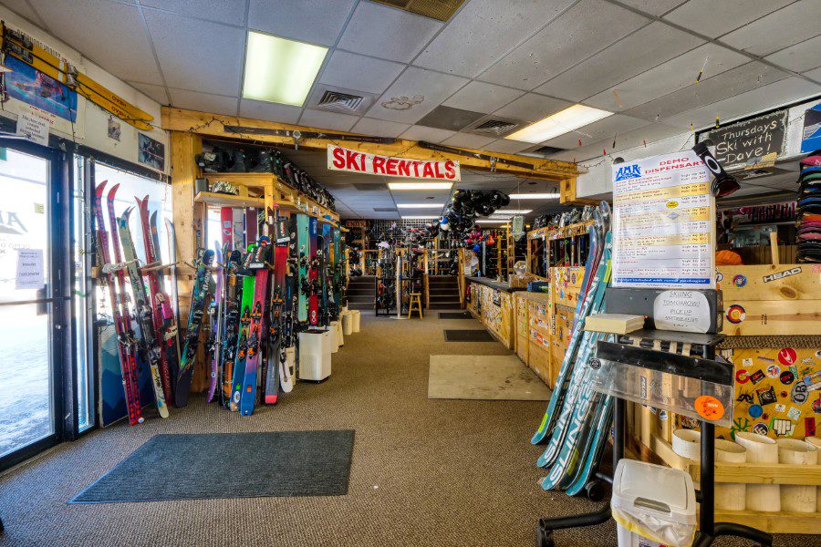 Ski Rental vs. Buying: What’s Best for Your Trip to Konjiam Resort?